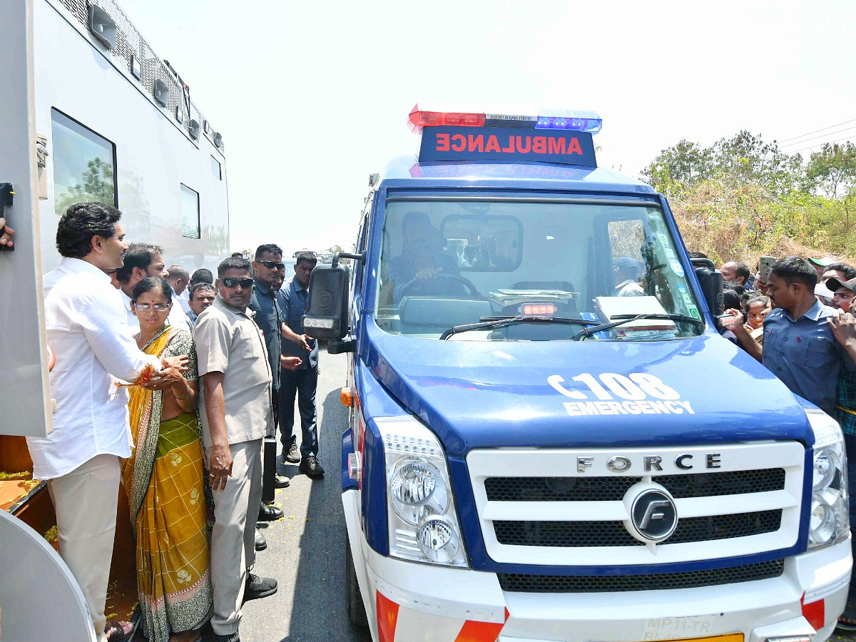 CM ys jagan Memanta Siddham Bus Yatra At Nandyal Photos - Sakshi15