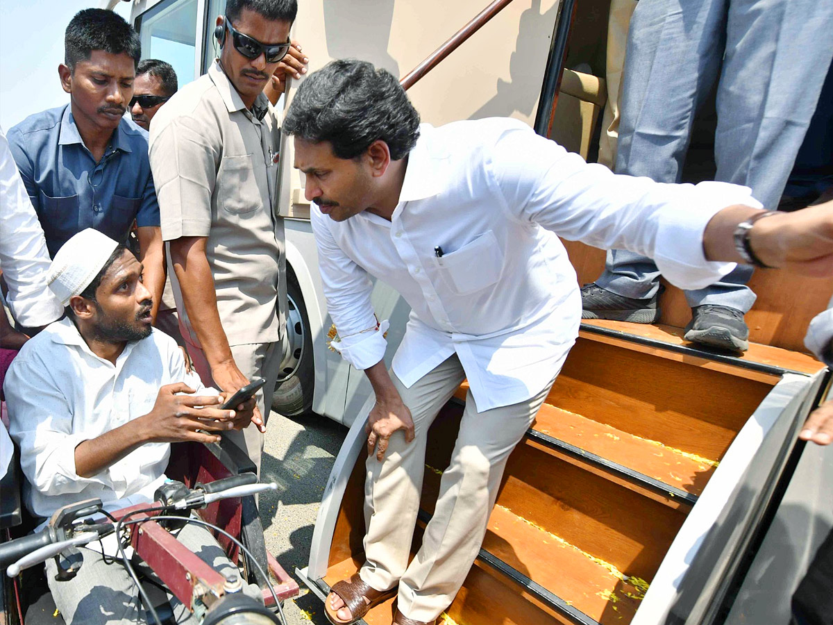 CM ys jagan Memanta Siddham Bus Yatra At Nandyal Photos - Sakshi17