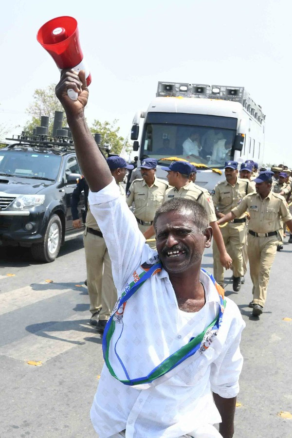 CM ys jagan Memanta Siddham Bus Yatra At Nandyal Photos - Sakshi19