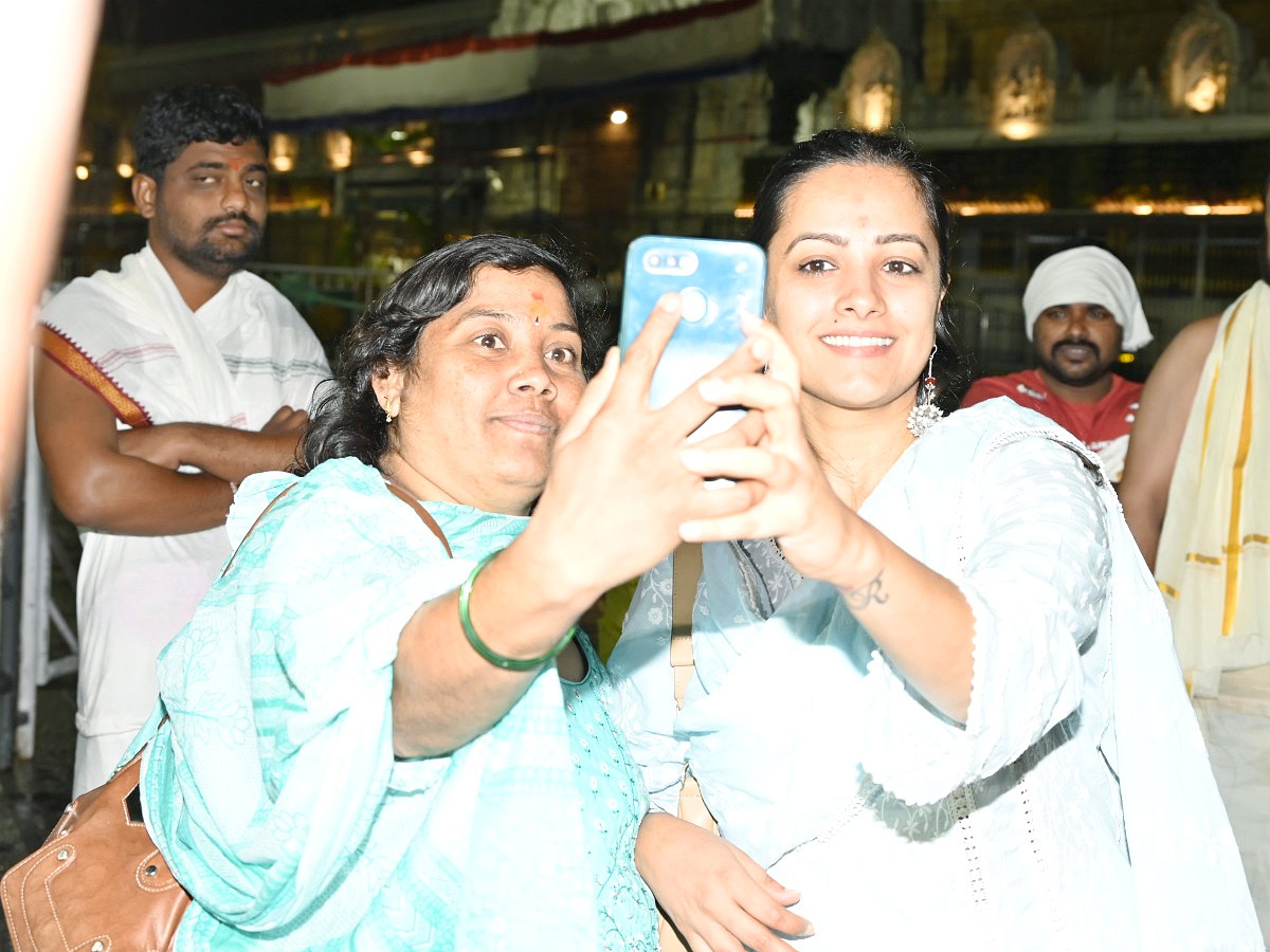 Ekta Kapoor and Actress Anita Hassanandani Visited Tirumala Srivari Temple Photos - Sakshi12