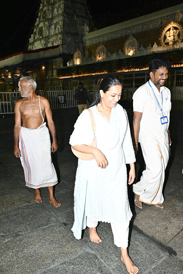 Ekta Kapoor and Actress Anita Hassanandani Visited Tirumala Srivari Temple Photos - Sakshi10