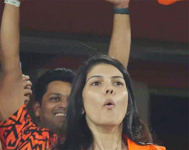 Kavya Maran Cute Expressions After SRH Greatest Win Against MI, Photos Goes Viral - Sakshi3