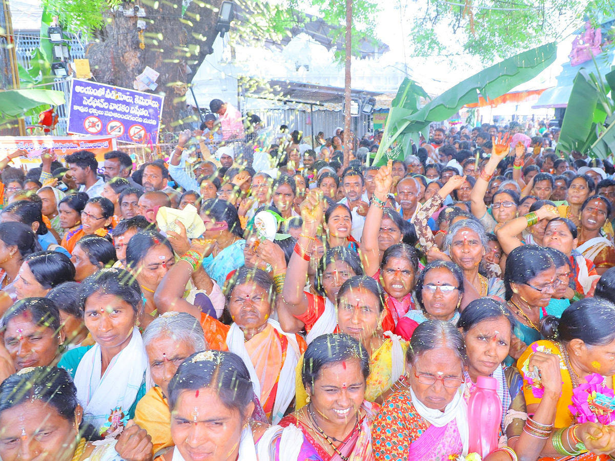 Shiva Kalyanam Mahotsav Celebrations in Raja Rajeshwara Temple At Vemulawada Photos - Sakshi5