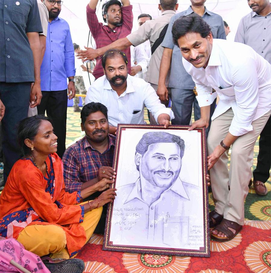 cm ys jagan interact with beneficiaries at Yerraguntla Meeting - Sakshi3