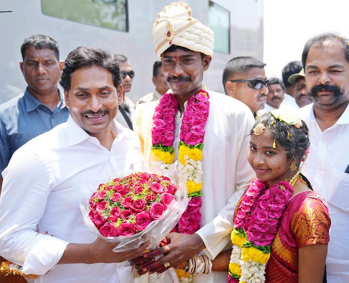 cm ys jagan interact with beneficiaries at Yerraguntla Meeting - Sakshi6