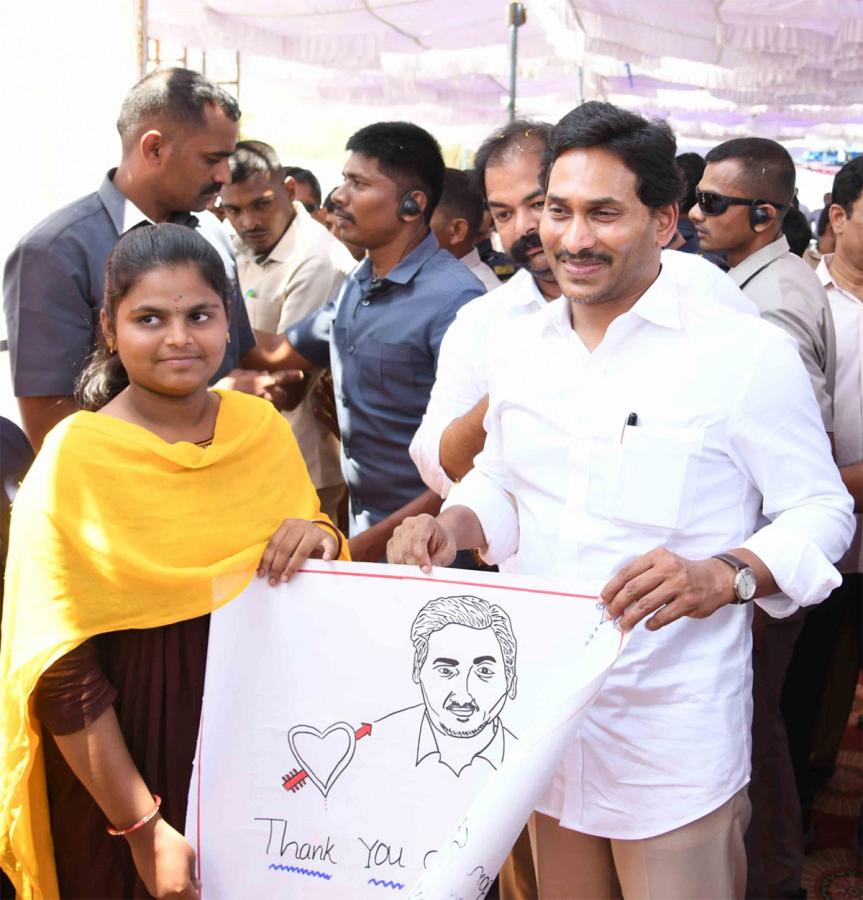 cm ys jagan interact with beneficiaries at Yerraguntla Meeting - Sakshi7