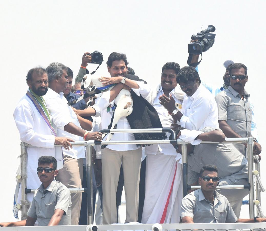 AP CM YS Jagan Memantha Siddham Day 3 At Kurnool: Photos - Sakshi19