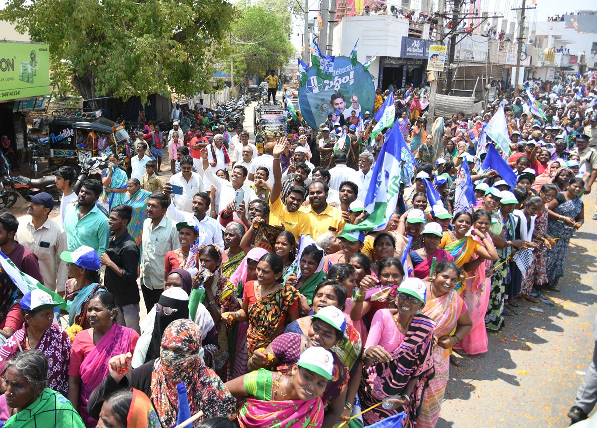 AP CM YS Jagan Memantha Siddham Day 3 At Kurnool: Photos - Sakshi25