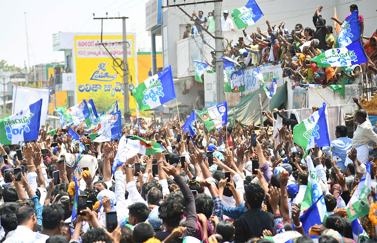 AP CM YS Jagan Memantha Siddham Day 3 At Kurnool: Photos - Sakshi26