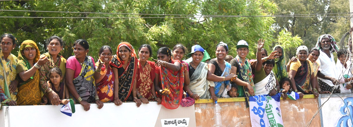 AP CM YS Jagan Memantha Siddham Day 3 At Kurnool: Photos - Sakshi30