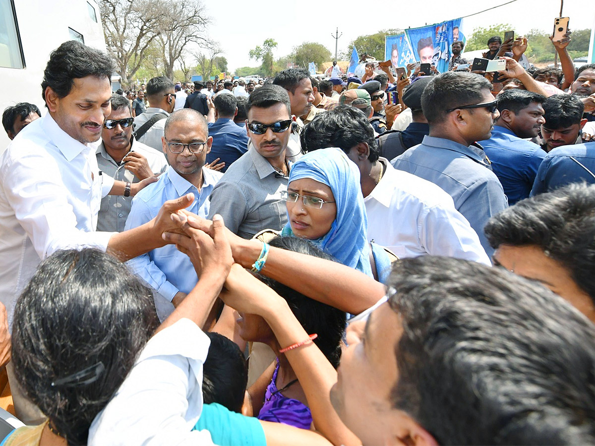 AP CM YS Jagan Memantha Siddham Day3 at Kurnool district - Sakshi1