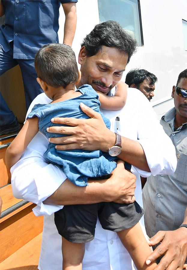 AP CM YS Jagan Memantha Siddham Day3 at Kurnool district - Sakshi4