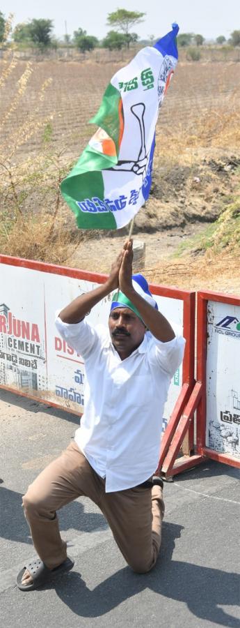 AP CM YS Jagan Memantha Siddham Day3 at Kurnool district - Sakshi6