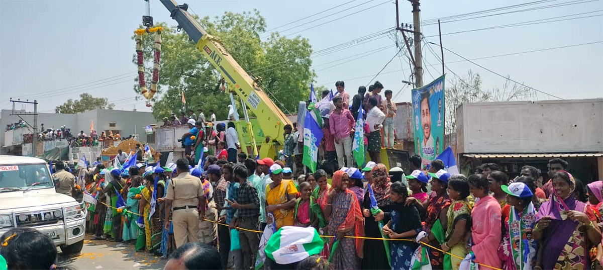 AP CM YS Jagan Memantha Siddham Day3 at Kurnool district - Sakshi7