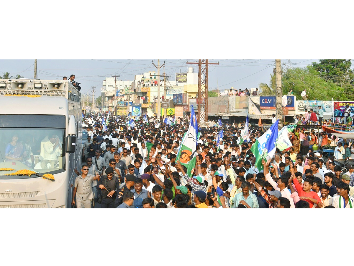 AP CM YS Jagan Memantha Siddham Public Meeting at Yemmiganur photos - Sakshi15