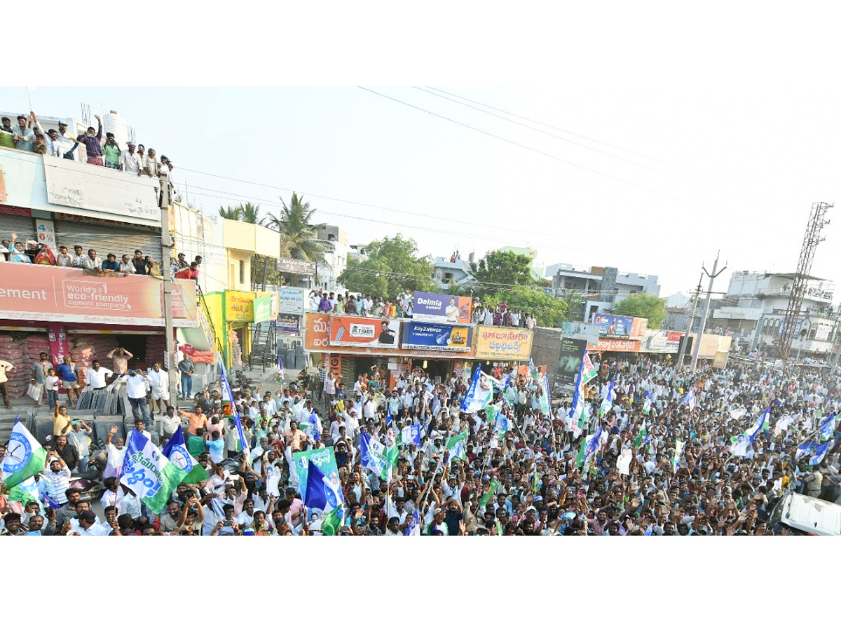 AP CM YS Jagan Memantha Siddham Public Meeting at Yemmiganur photos - Sakshi25