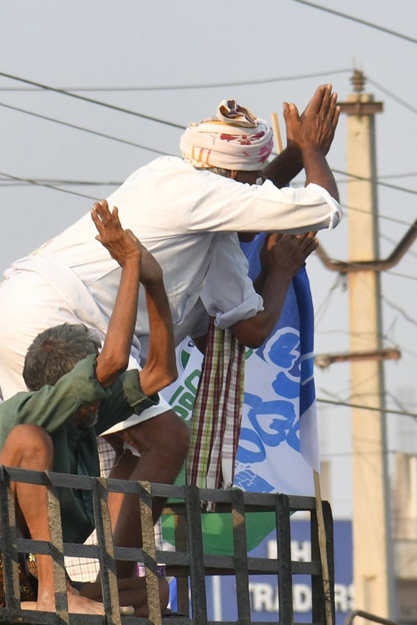 AP CM YS Jagan Memantha Siddham Public Meeting at Yemmiganur photos - Sakshi30