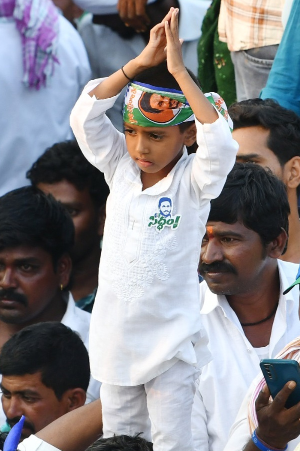 AP CM YS Jagan Memantha Siddham Public Meeting at Yemmiganur photos - Sakshi6