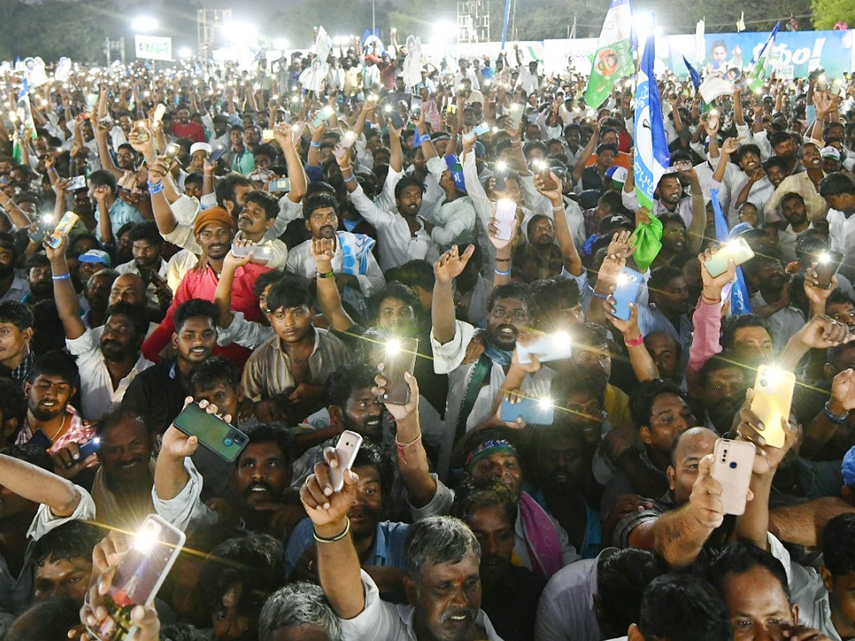 AP CM YS Jagan Memantha Siddham Public Meeting at Yemmiganur photos - Sakshi9