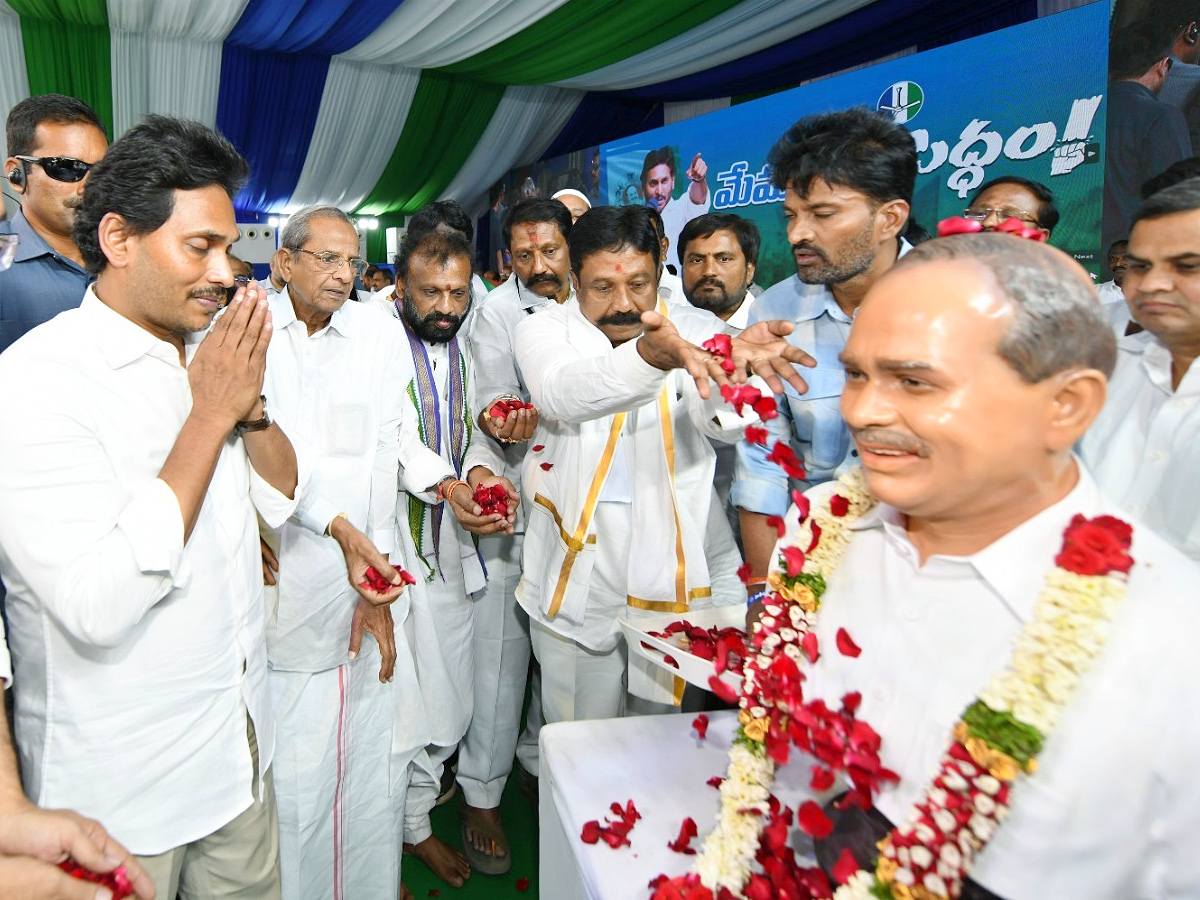 AP CM YS Jagan Memantha Siddham Public Meeting at Yemmiganur photos - Sakshi10