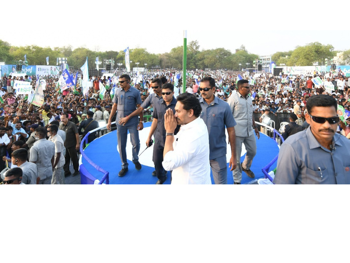 AP CM YS Jagan Memantha Siddham Public Meeting at Yemmiganur photos - Sakshi13