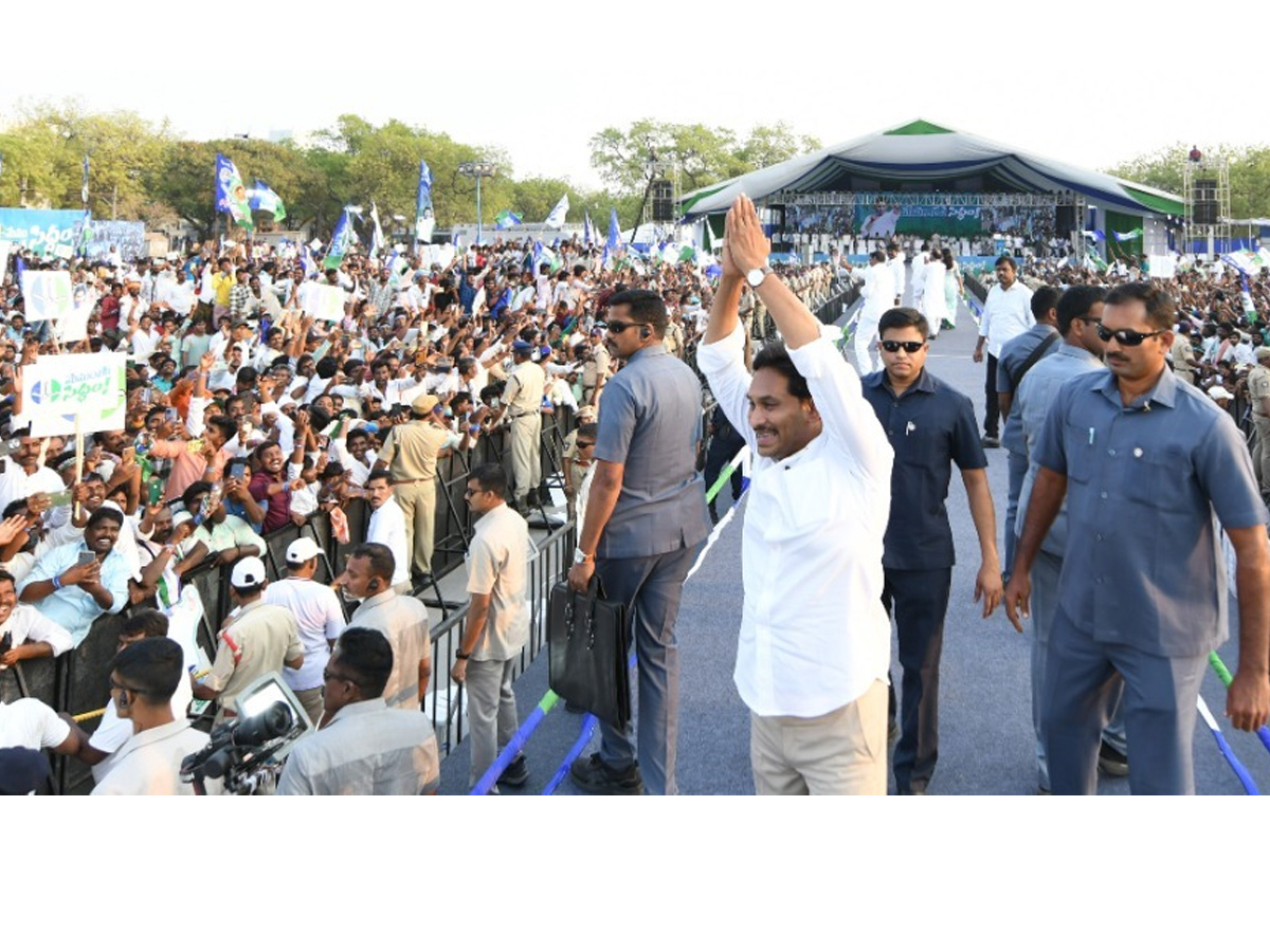 AP CM YS Jagan Memantha Siddham Public Meeting at Yemmiganur photos - Sakshi14