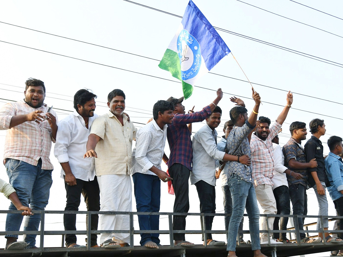 AP CM YS Jagan Memantha Siddham Public Meeting at Yemmiganur photos - Sakshi23