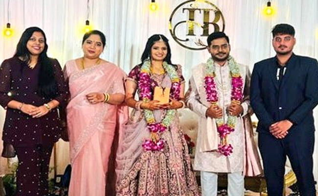 Late Actor Vivek Daughter Got Married Photos - Sakshi3