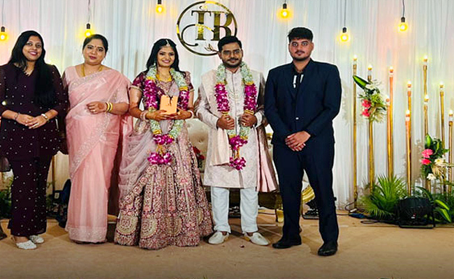 Late Actor Vivek Daughter Got Married Photos - Sakshi4