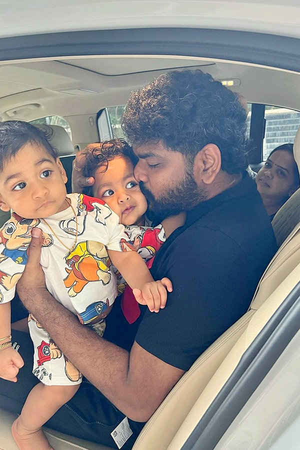 Nayanthara and sons reunite with Vignesh Shivan after 20 days Photos - Sakshi7