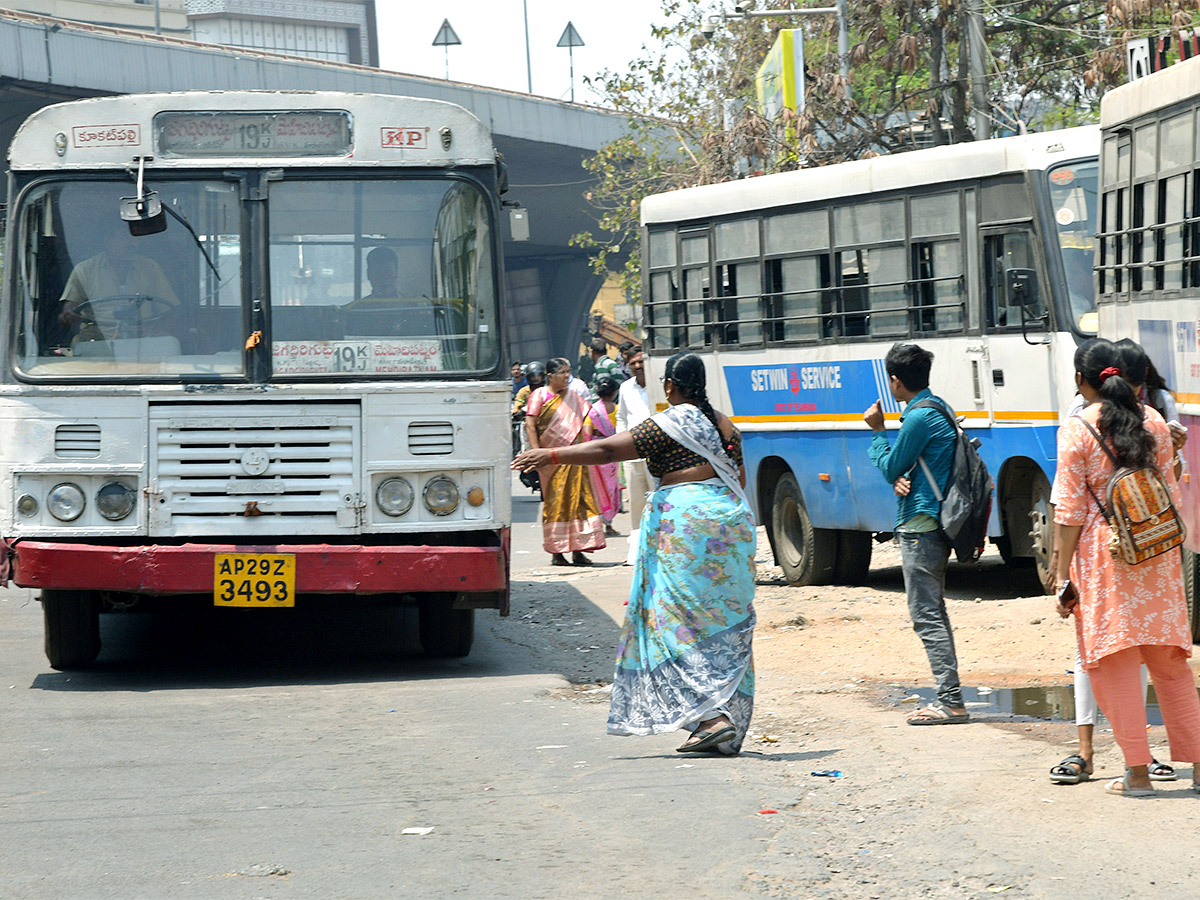 No bus stand in hyderabad - Sakshi23