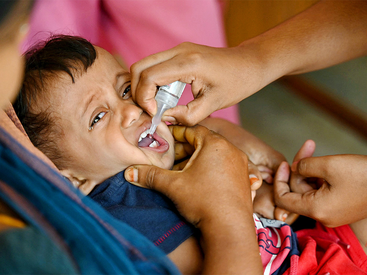 Pulse Polio vaccine to children photos - Sakshi5