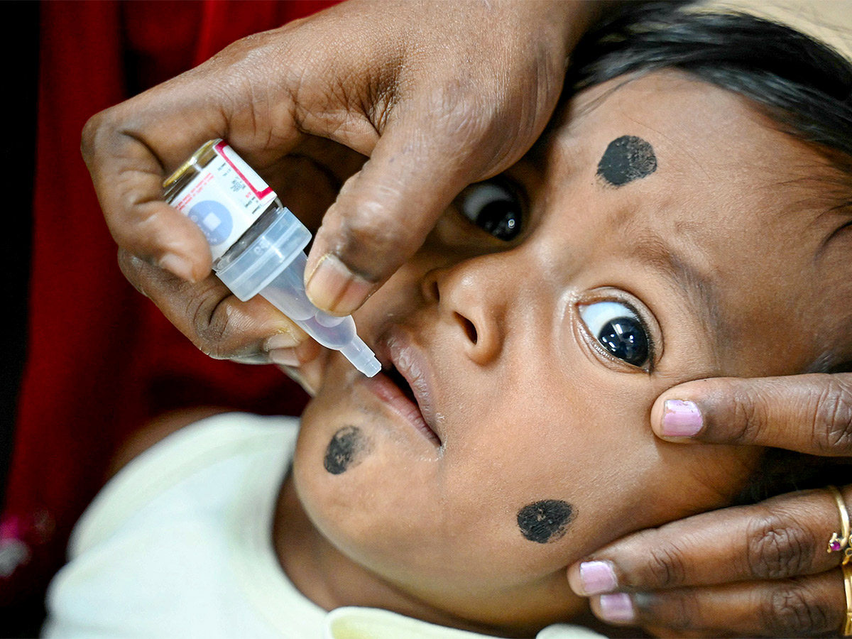 Pulse Polio vaccine to children photos - Sakshi8