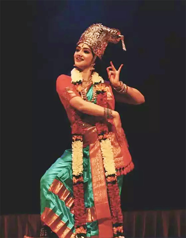 Sreeleela Bharatanatyam Dance Fans Going Gaga Pics - Sakshi14