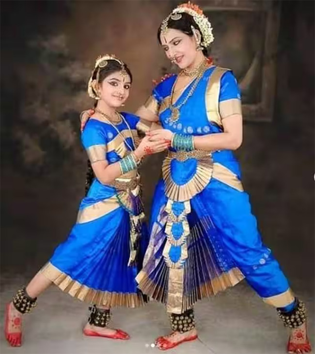 Sreeleela Bharatanatyam Dance Fans Going Gaga Pics - Sakshi17