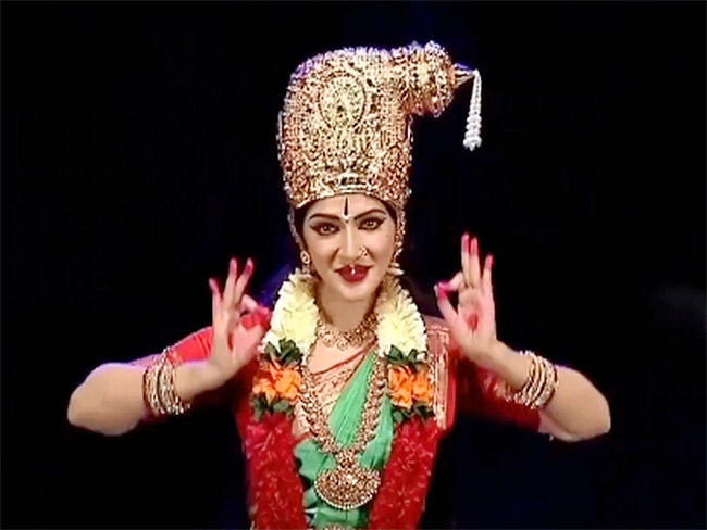 Sreeleela Bharatanatyam Dance Fans Going Gaga Pics - Sakshi2