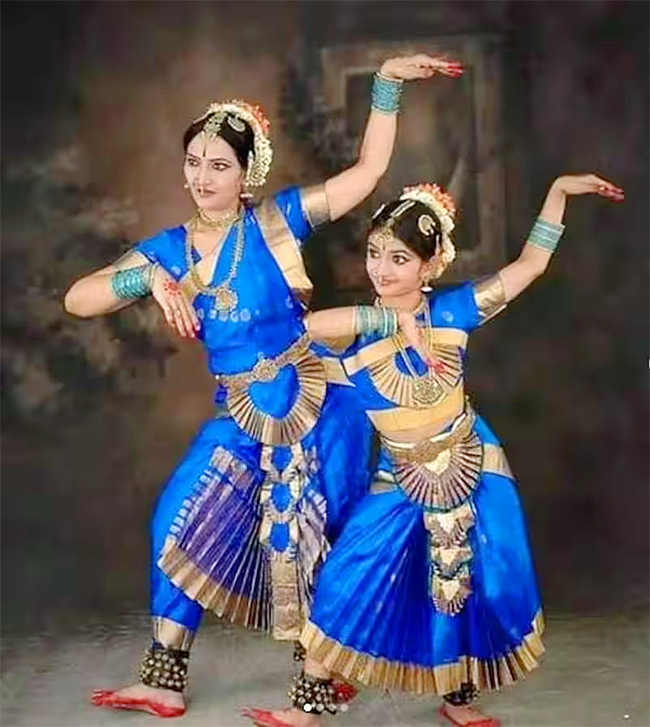 Sreeleela Bharatanatyam Dance Fans Going Gaga Pics - Sakshi6