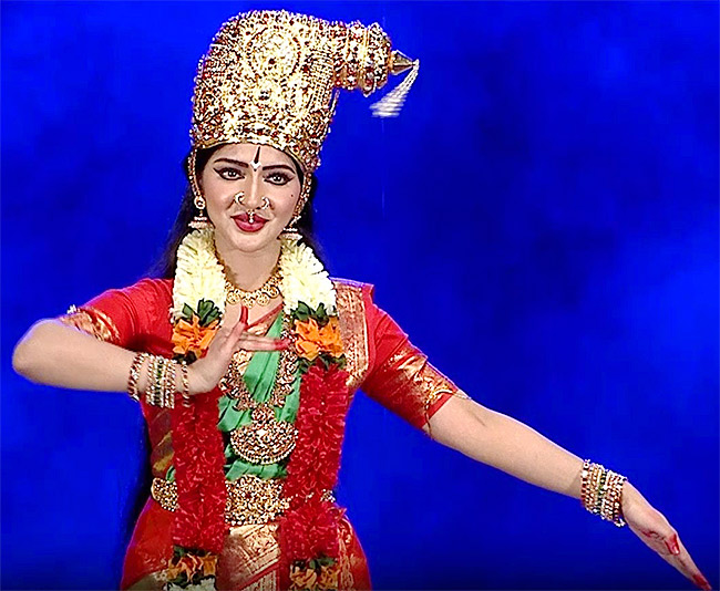 Sreeleela Bharatanatyam Dance Fans Going Gaga Pics - Sakshi7