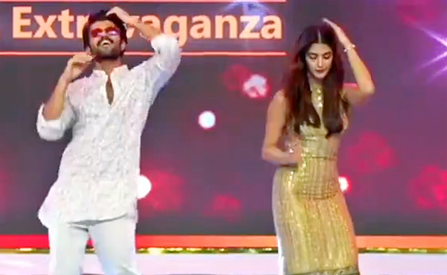 Vijay Deverakonda And Pooja Hegde Dance For Nanda Nandana Song Family Star Movie Photos - Sakshi4