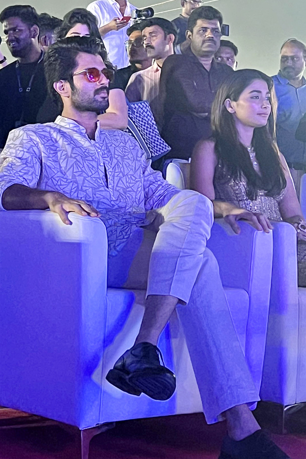 Vijay Deverakonda And Pooja Hegde Dance For Nanda Nandana Song Family Star Movie Photos - Sakshi17