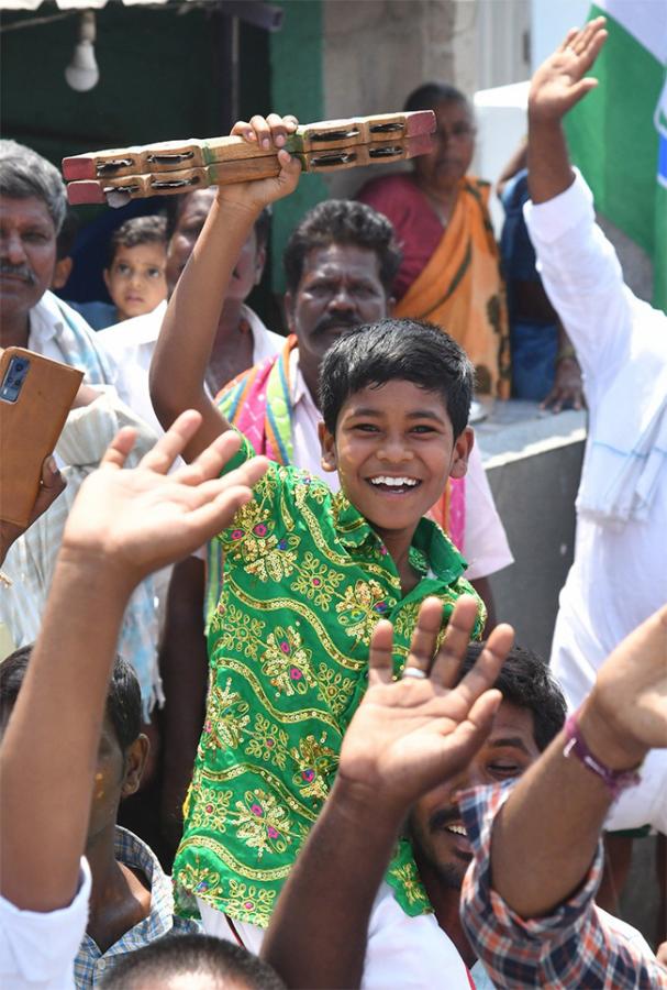 AP CM YS Jagan Memantha Siddham Day4 Photos - Sakshi13