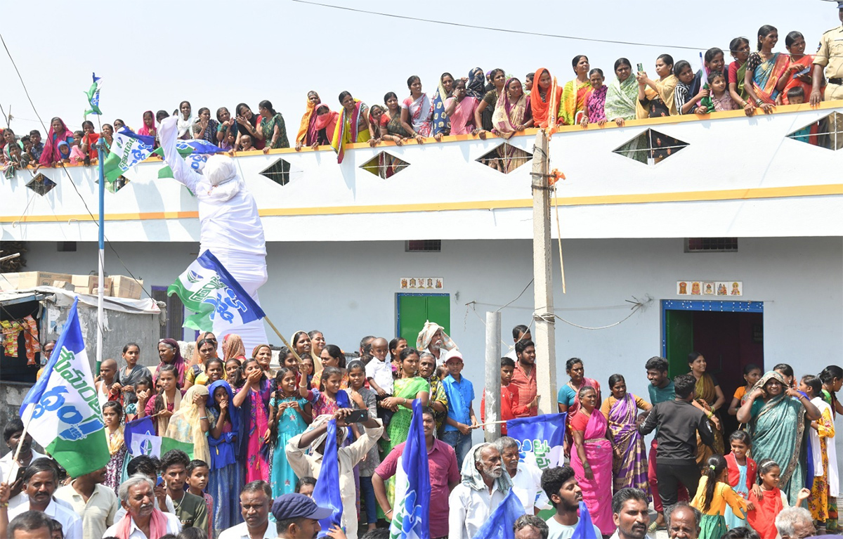 AP CM YS Jagan Memantha Siddham Day4 Photos - Sakshi14