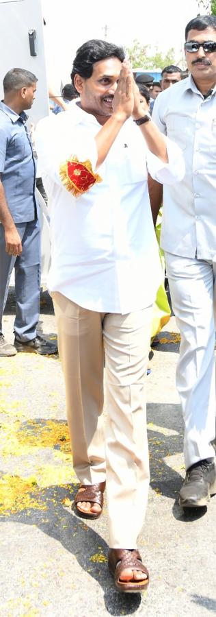 AP CM YS Jagan Memantha Siddham Day4 Photos - Sakshi17