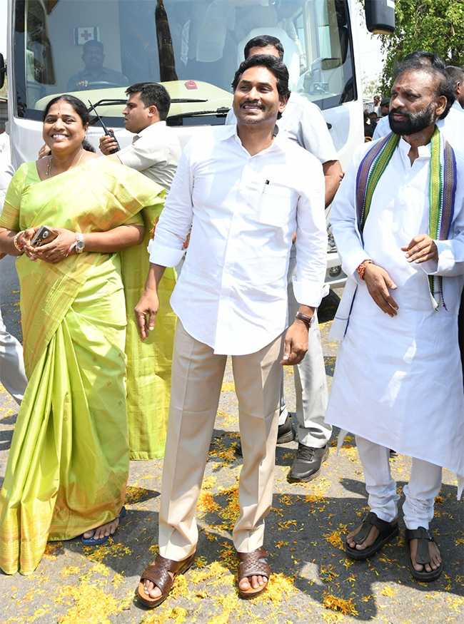 AP CM YS Jagan Memantha Siddham Day4 Photos - Sakshi7