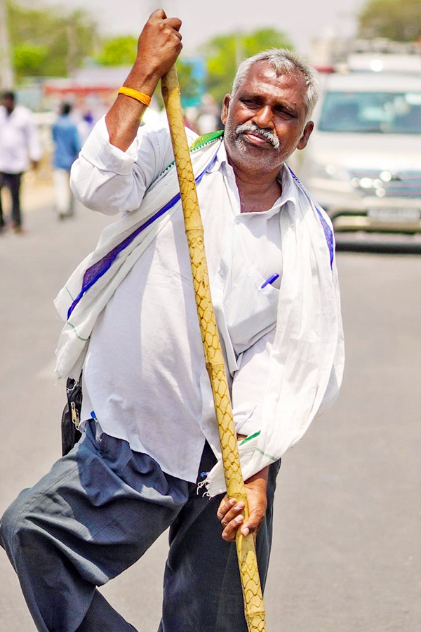 CM YS Jagan Memantha Siddham Bus Yatra At Tuggali Village Photos - Sakshi2