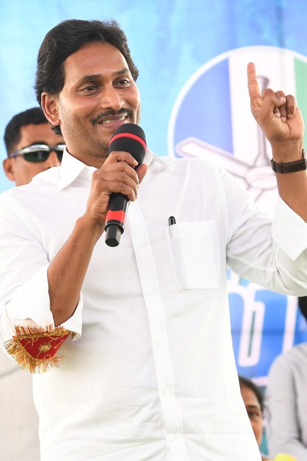 CM YS Jagan Memantha Siddham Bus Yatra At Tuggali Village Photos - Sakshi16