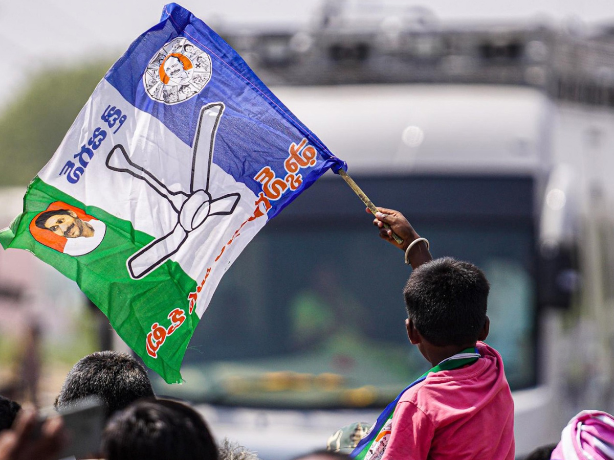 CM YS Jagan Memantha Siddham Bus Yatra At Tuggali Village Photos - Sakshi20