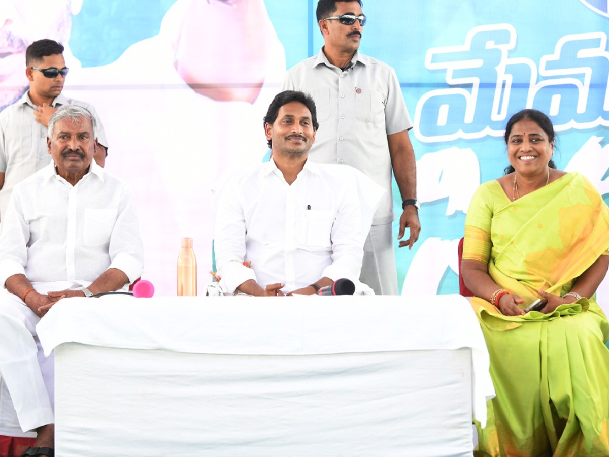 CM YS Jagan Memantha Siddham Bus Yatra At Tuggali Village Photos - Sakshi24