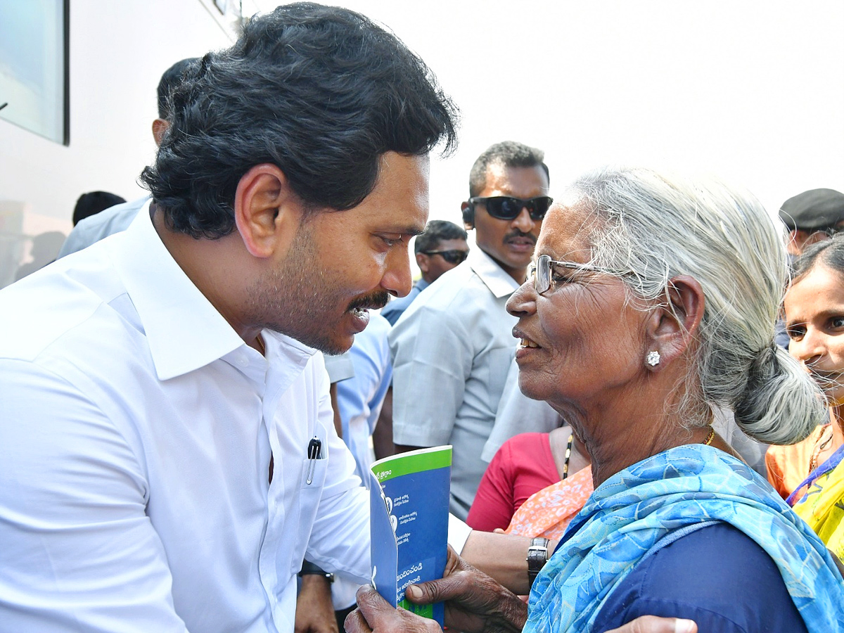 CM YS Jagan Memantha Siddham Bus Yatra At Tuggali Village Photos - Sakshi33