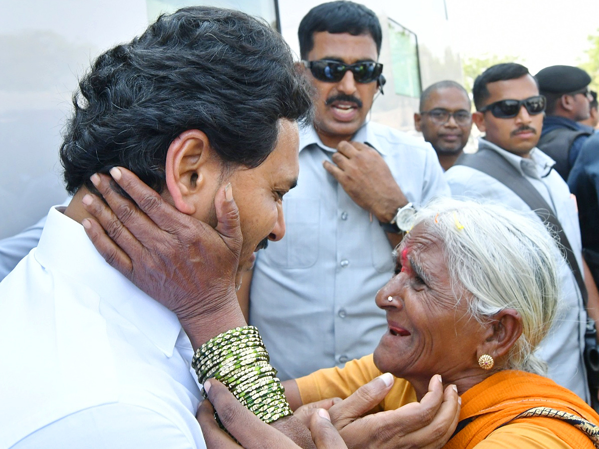 CM YS Jagan Memantha Siddham Bus Yatra At Tuggali Village Photos - Sakshi34